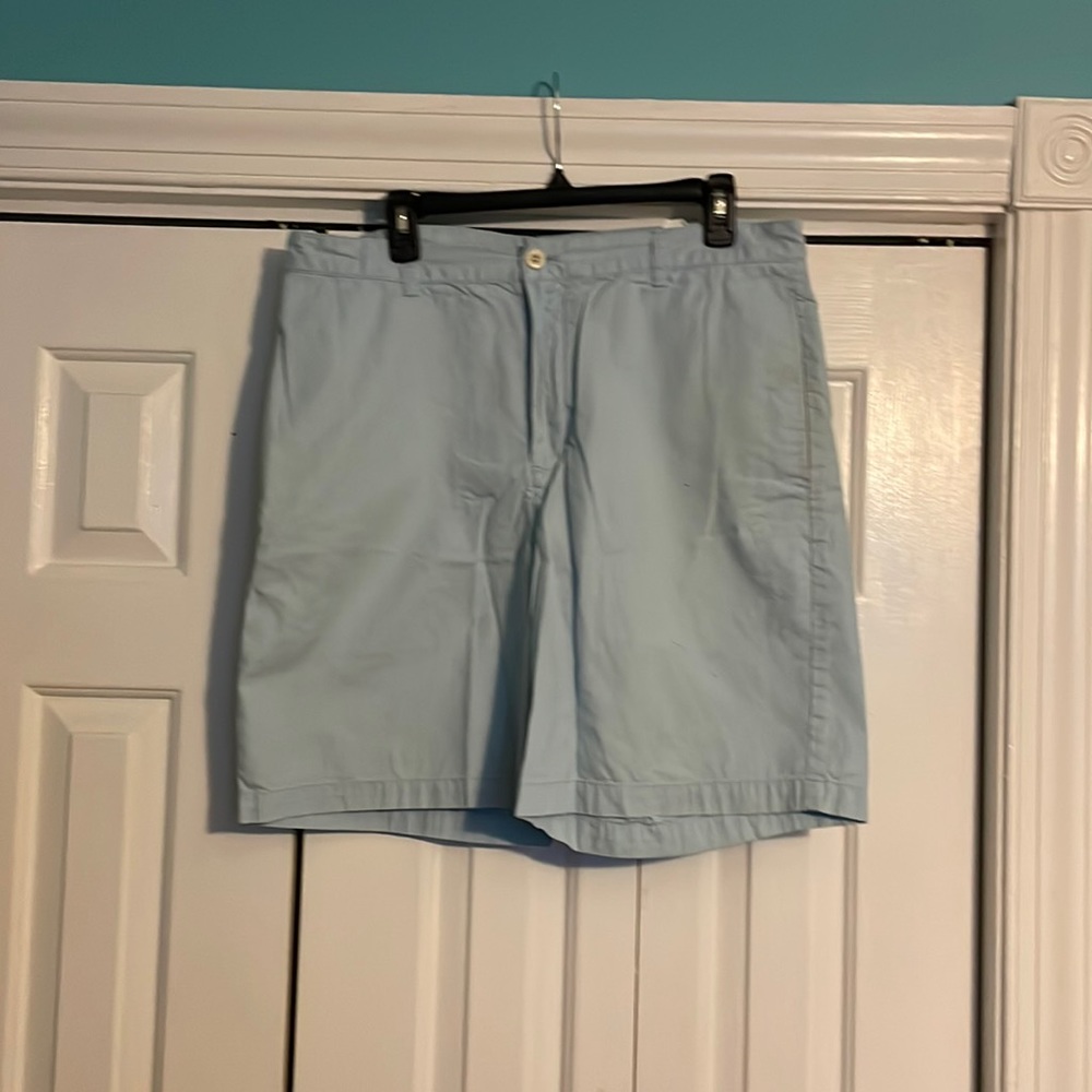 Size 36 mens Vineyard Vines blue club shorts.